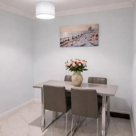 Lux Apt, Temple Bar River View *